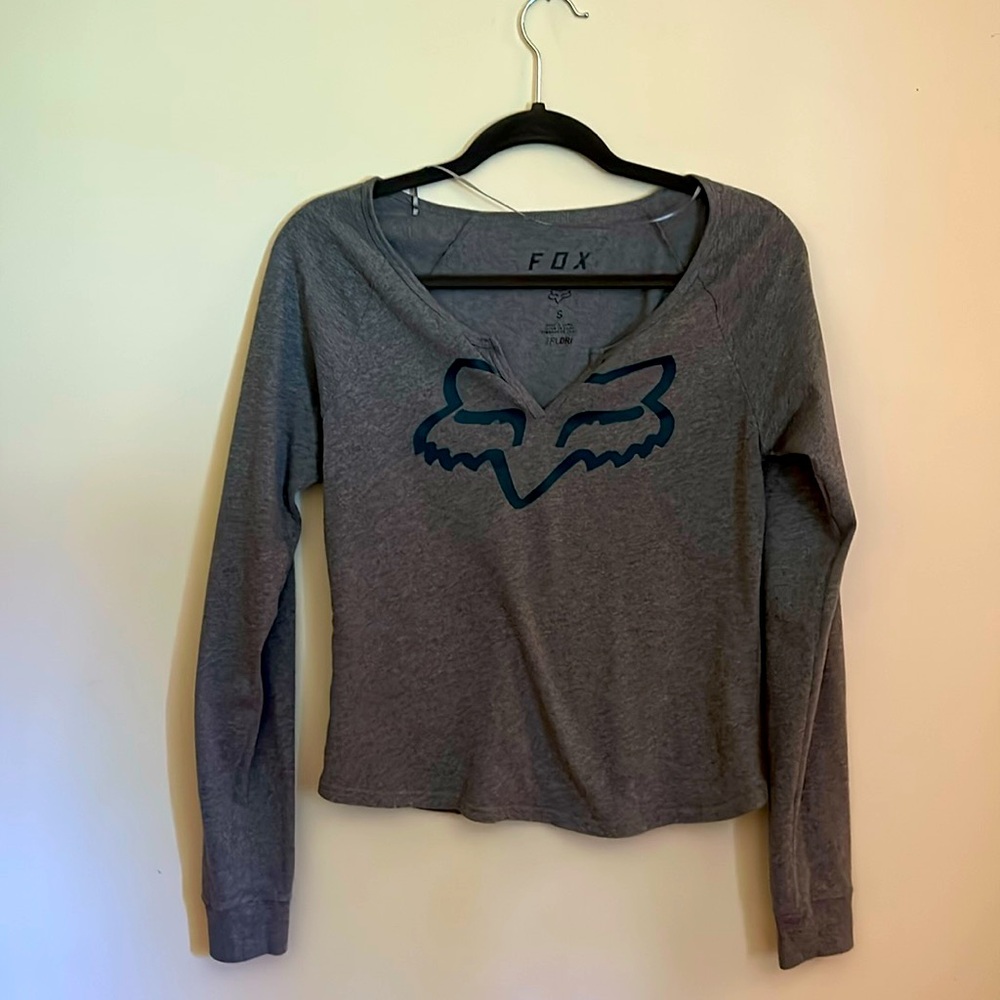 Long sleeve gray FOX brand T-shirt, v-neck